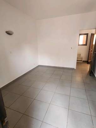 Villa d'angle à louer à fann résidence image 5