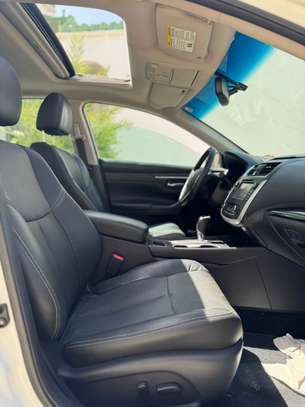 Nissan Altima image 4