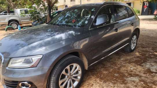 Audi Q5 SUV gris 5 portes spacieux image 10