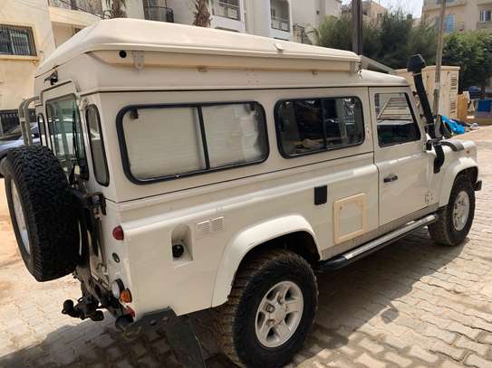 Land Rover Defender 110 image 3