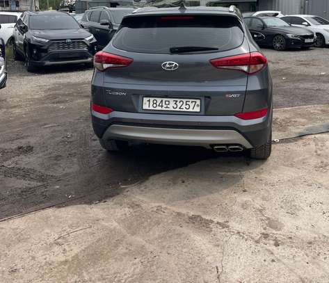 HYUNDAI TUCSON DIESEL image 2