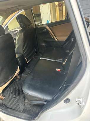 Toyota RAV4 image 8