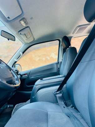 Toyota hiace 2017 image 3
