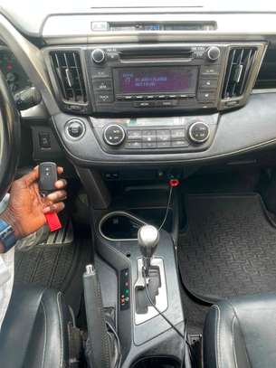 Toyota rav4 image 2