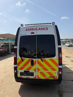 AMBULANCE MÉDICALISÉ image 5
