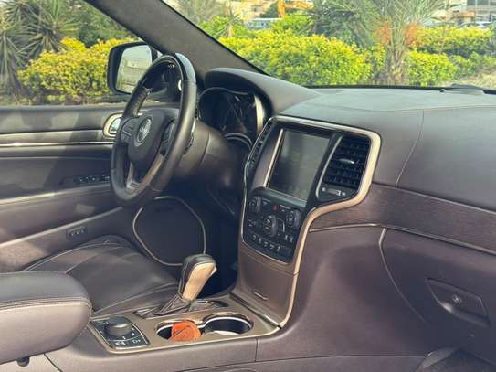 Jeep Grand Cherokee 4x4 SUV blanc spacieux image 8