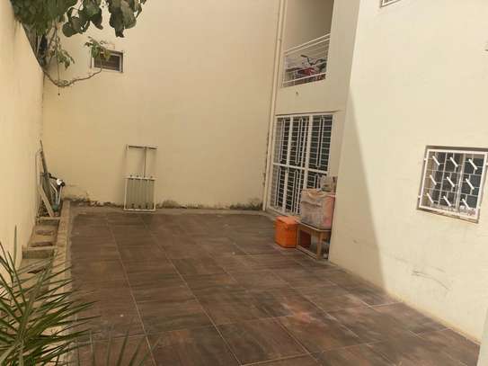 VILLA R+1 à Vendre  253 mètre carré Cité Al bazar Zac mbaw image 12