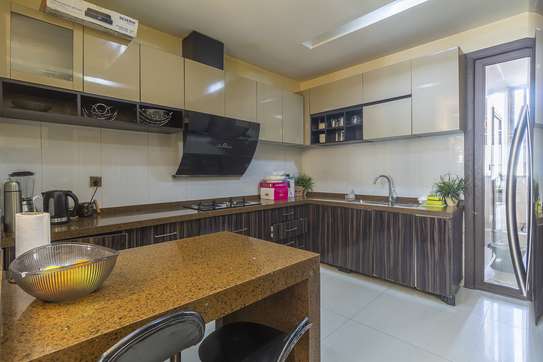 F5 de 210 m2 haut de gamme à vendre à Yoff image 4