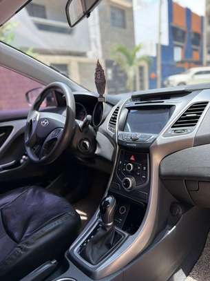 Hyundai Elantra avante image 3