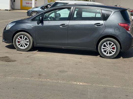 Toyota verso image 8
