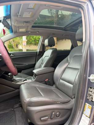 HYUNDAI TUCSON image 7