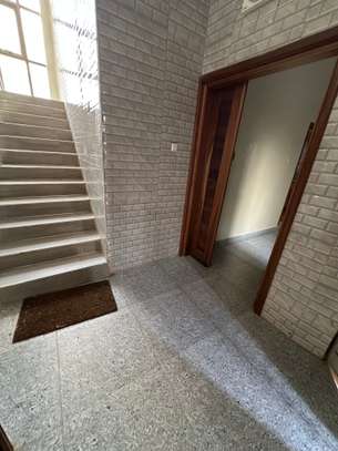 F3 à louer à la zone de recasement aux Almadies image 8