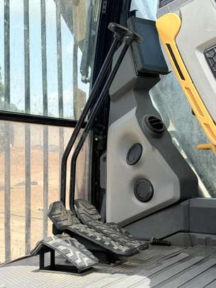 2022 Caterpillar 330 GC image 9