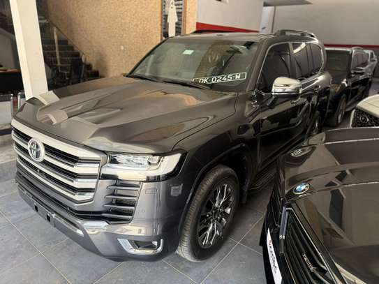 Toyota Land Cruiser VXR 2025 image 5