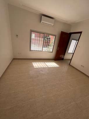 Jolie villa F6 avec jardin à Ngor Almadies image 11