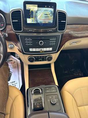 Mercedes Benz GLE400 image 11