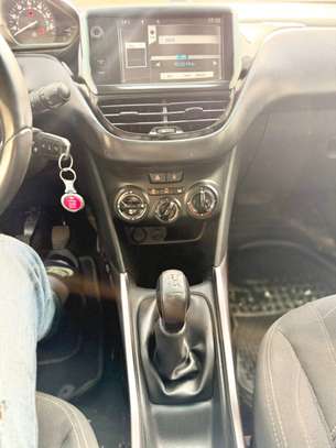 PEUGEOT 2008 image 2