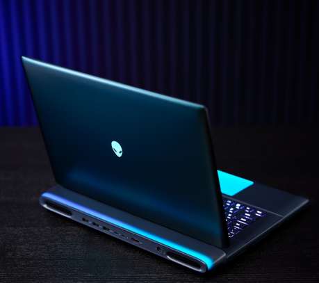Gamer Alienware 16" (Core 7 / RTX 5060 / 32 Go / 1 To SSD) image 6