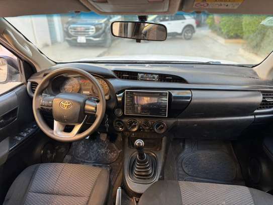 Toyota hilux image 7