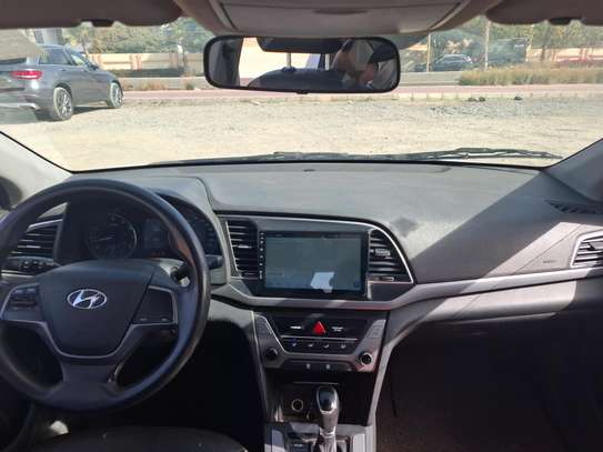 Hyundai Avante 2017 image 4