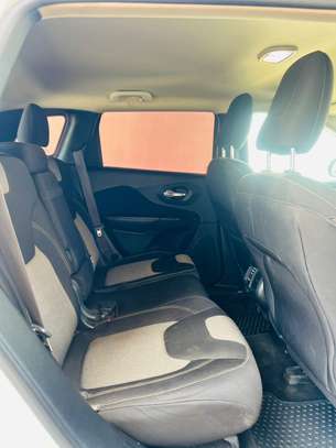 Jeep Cherokee latitude image 6