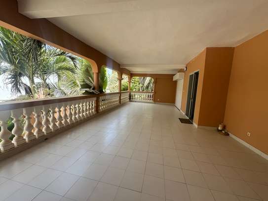 Maison à Louer Almadie Ngor  rue goudronnée image 15