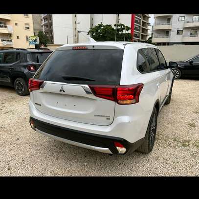 Mitsubishi outlander image 3