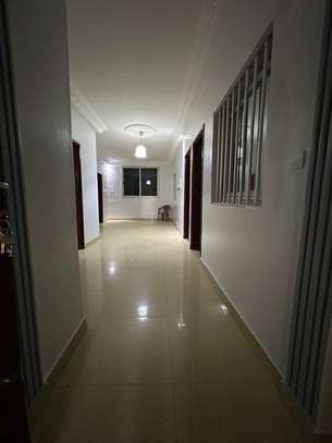 Appartement de type F4 - lumineux à louer à Zac Mbao image 2