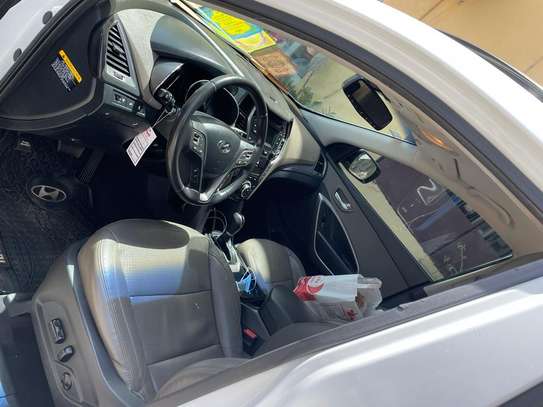 HYUNDAI SANTAFE image 10