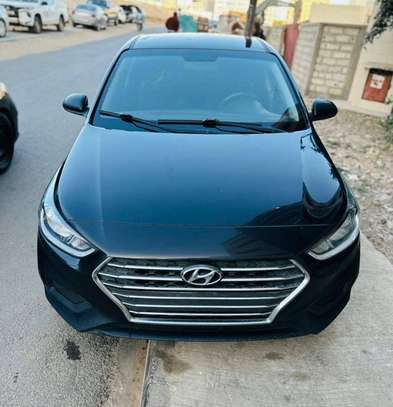 Hyundai accent image 2