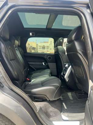 Range Rover sport image 6