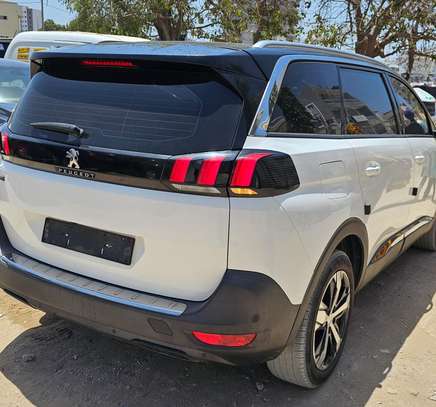 Peugeot 5008 image 6