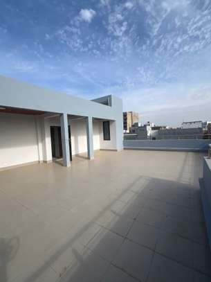 Maison individuelle moderne avec balcon et garage à Dakar image 11