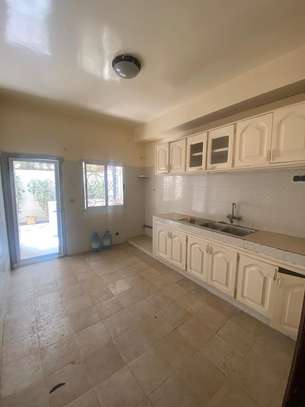 Un Appartement F3 à louer à Ngor Diarama image 10