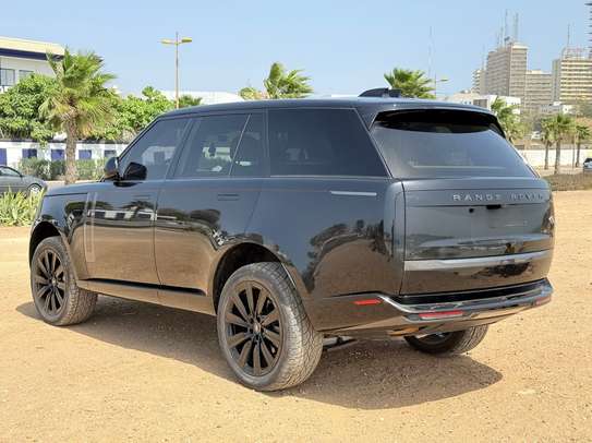 2023 Land Rover P400 image 14