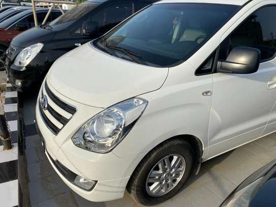 Hyundai Starex 12 places image 4