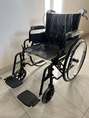 Chaise roulante neuve fauteuil roulant image 1