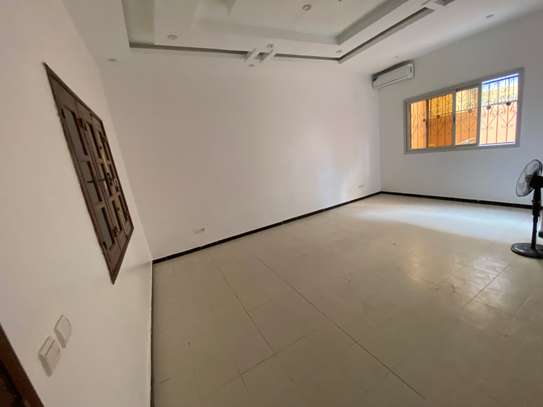Villa au almadies usage Bureau image 11
