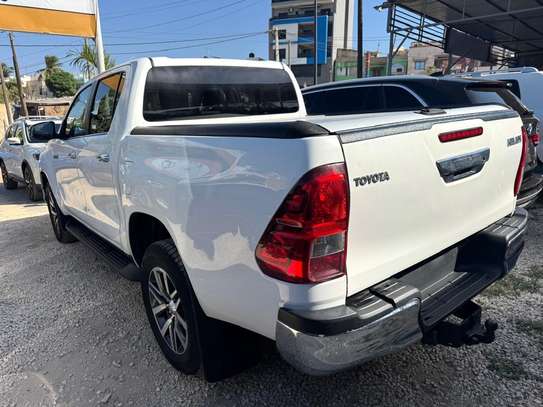 Toyota Hilux image 3