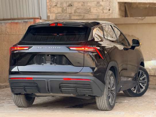 Jetour SUV 5 portes noir avec éclairage LED avant image 3