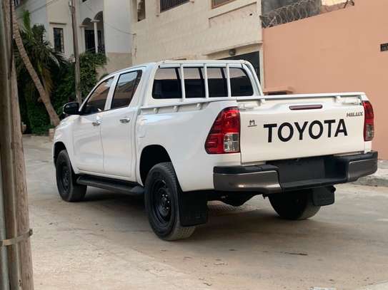 Toyota Hilux 0kM image 6