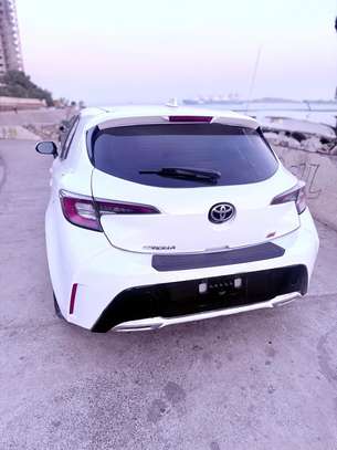 2020 Toyota Corolla SE HATCHBACK image 10