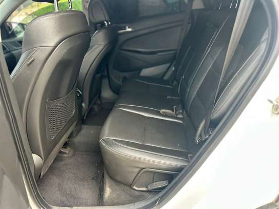 Hyundai Tucson diesel image 4