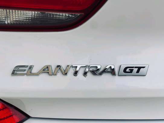 Hyundai Elantra image 5