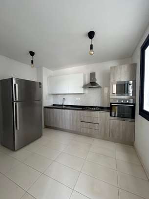 Appartement semi-équipé au point E image 5