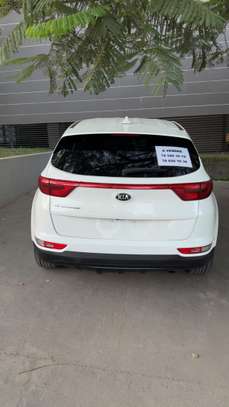 Kia Sportage SUV blanc fiable et confortable image 10