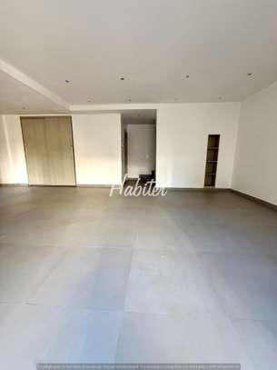 Magnifique Duplex à louer au Point E image 8
