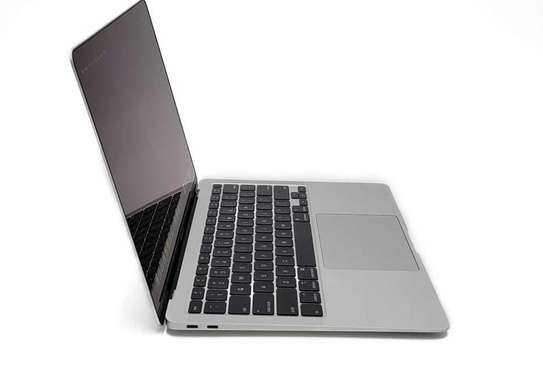 MacBook Air 13" (M5, 24 Go de mémoire unifiée, 512 Go SSD) image 4