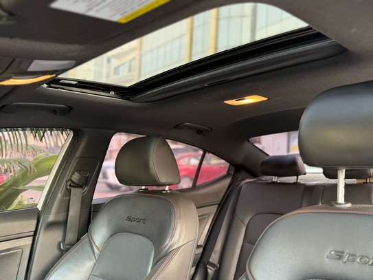 hyundai  Elantra sport 2018 image 4