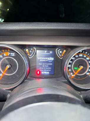 Jeep Wrangler Rubicon Unlimited image 6